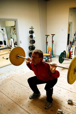 Squat, vægtstangen på nakken