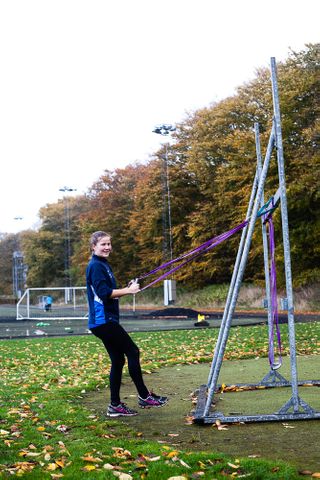 One-legged squat in TRX