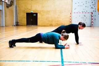 Planken: Få skudsikre mavemuskler med den perfekte planke
