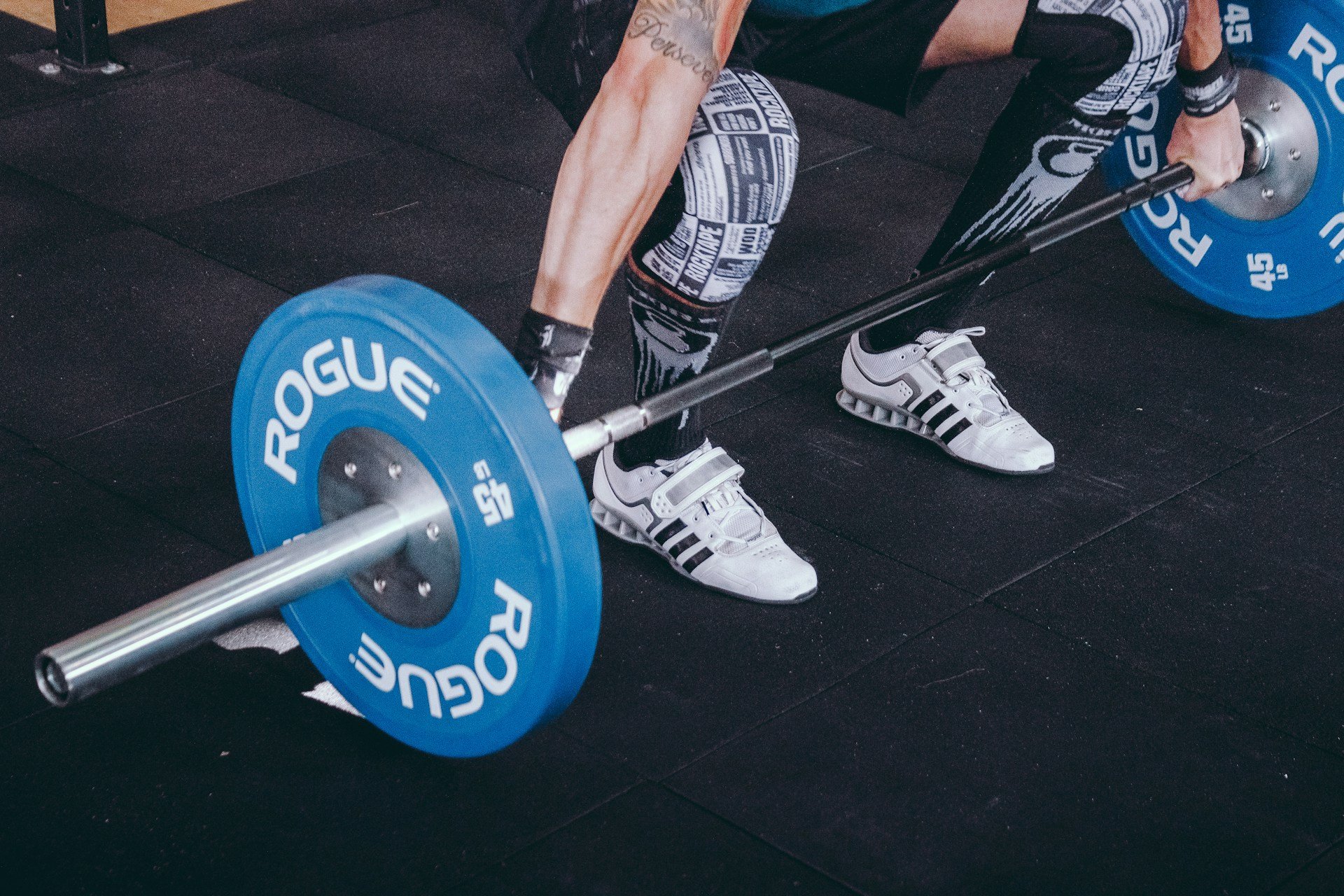 Vælg sko til styrketræning, træning og fitness (Guide)
