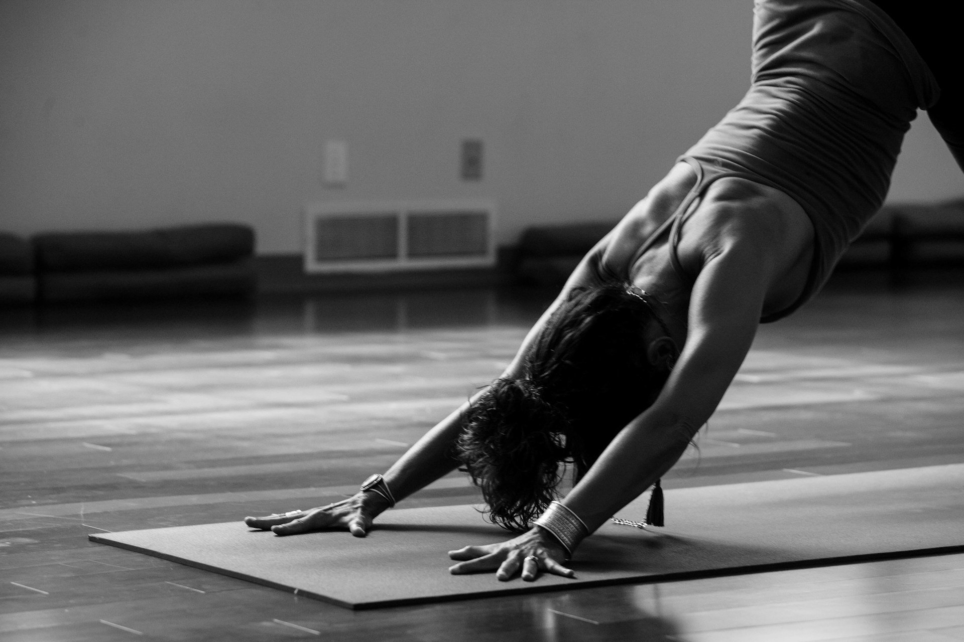 De fem tibetanere: Komplet guide til de 5 yoga øvelser
